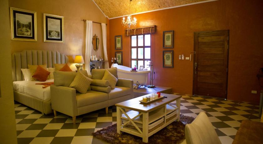 Image of Honeymoon Suite with Bathtub 9