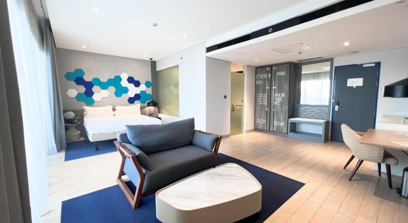 Image of Junior Suite with Balcony 1