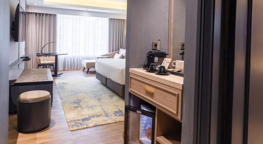 Image of Premium King Room 4