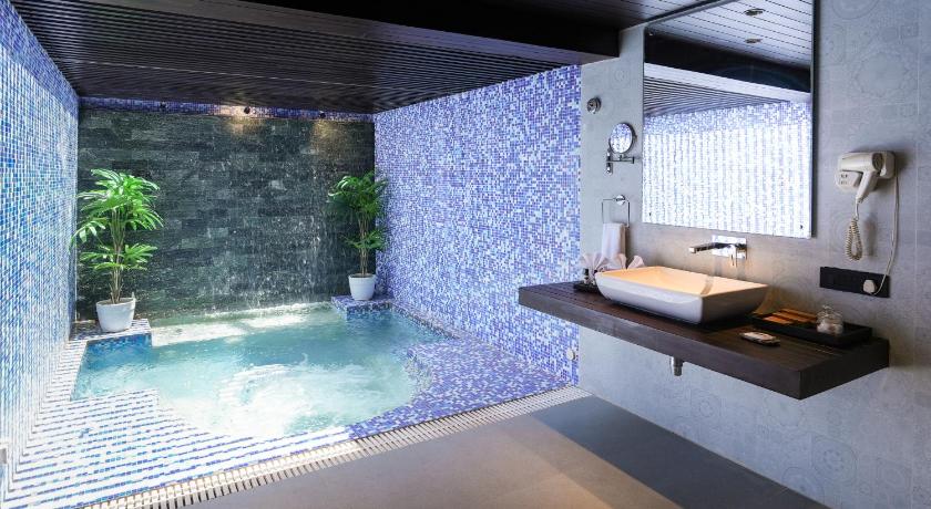 Image of Grandeur Suite with Abode Executive Lounge Access 4