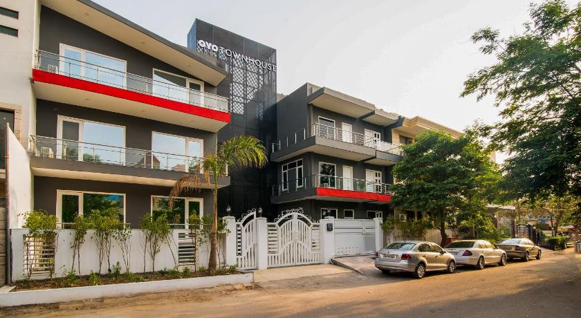 Townhouse Galleria Market Near Golf Course Road - image 17