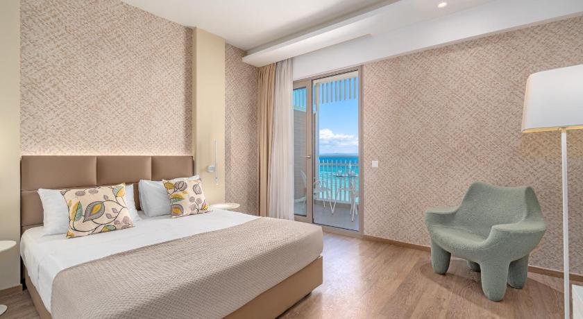 Image of Deluxe Double Room Sea Front 3