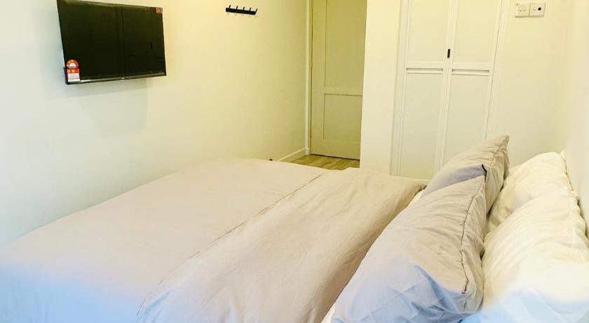 Image of Standard Queen Room 1