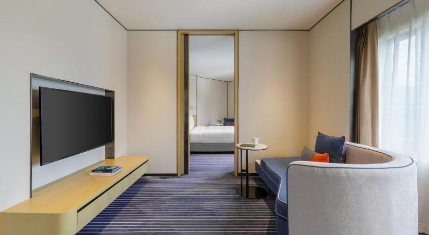 Image of 1 King Bed Junior Suite 5