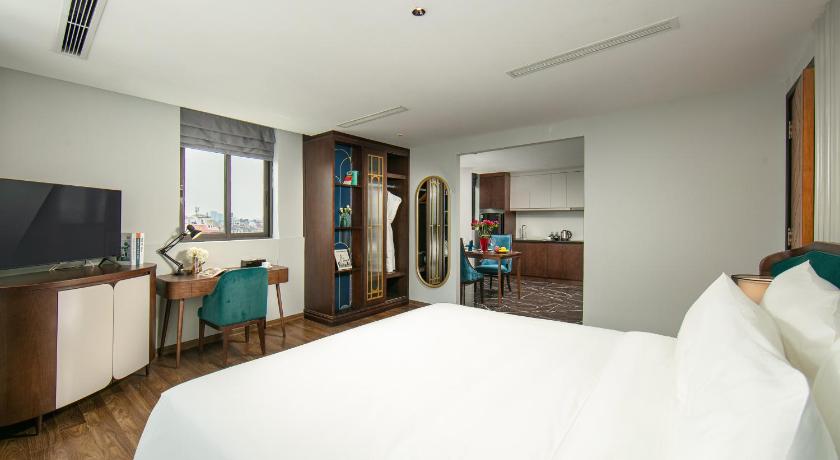 Image of May Lake View Room 9
