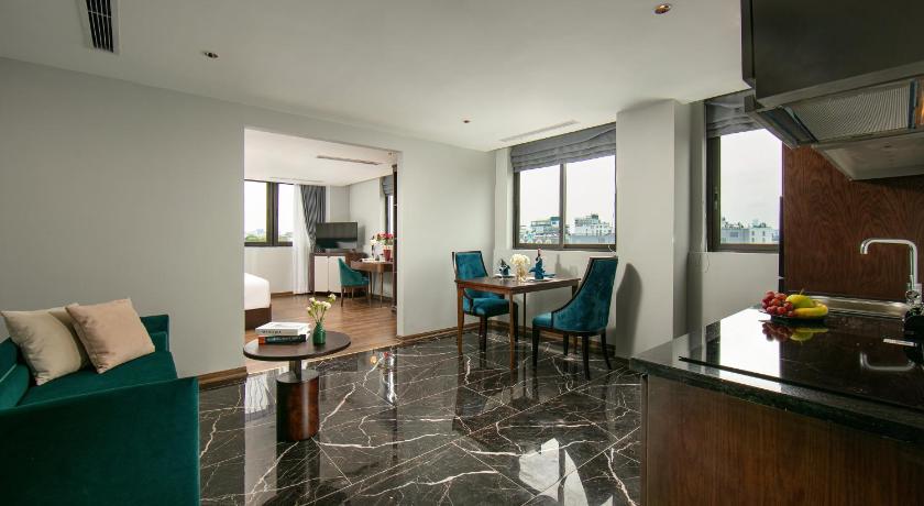 Image of May Lake View Room 10