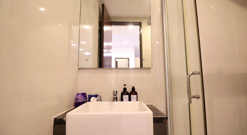 Bay Laurel @ Danga Bay 2Room【Seaview】 - image 33