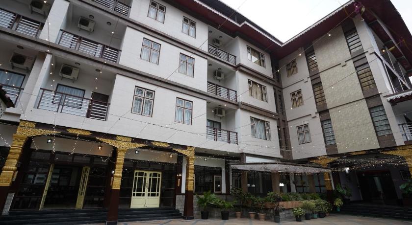Terrace Valley Hotel - image 13