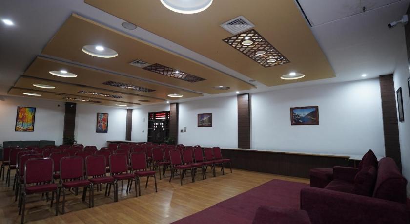 Terrace Valley Hotel - image 11