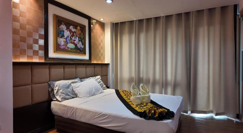 Image of Deluxe Room 8