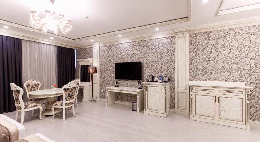Image of Superior Suite 0