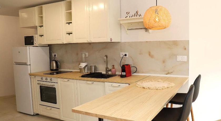 Sophie Studio - Top center, Cozy & Work-Friendly near AUBG, Free streaming platforms