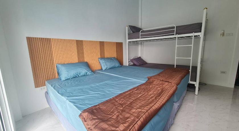 Image of Three-Bedroom House 9