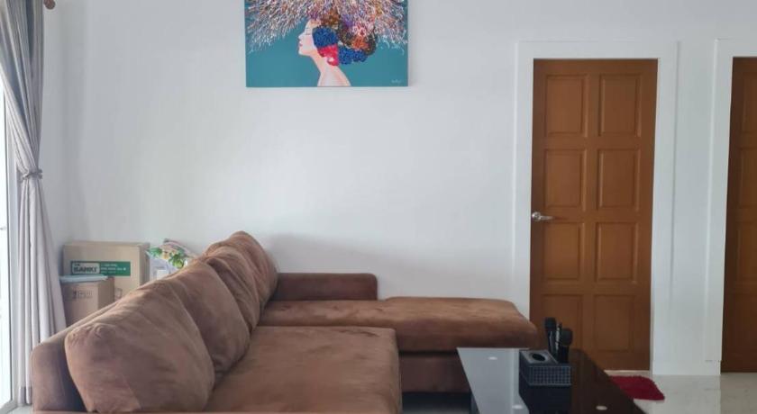 Image of Three-Bedroom House 11