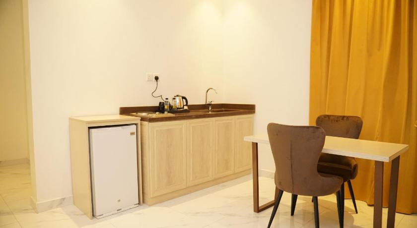 ダンマーム view Rose Hotel Apartment 4つ星 ゲストハウス プール