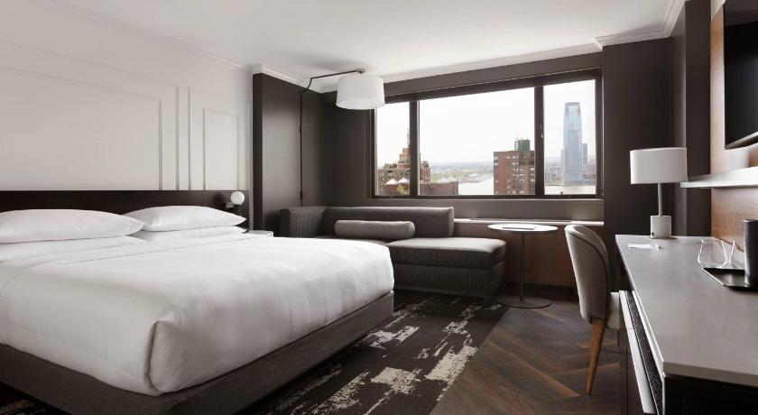 Image of Hudson River View, Deluxe Guest room, 1 King 1