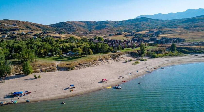헌츠빌 (UT) Lakeside Escape 2 BR with Hot Tub 4성급 숙소 스위트룸