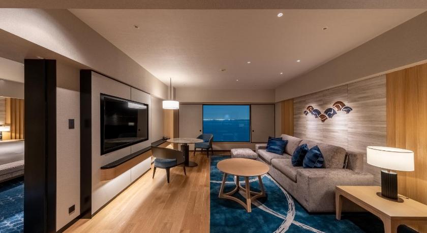 Tokyo Hilton Tokyo Bay 4-Star Hotel suite
