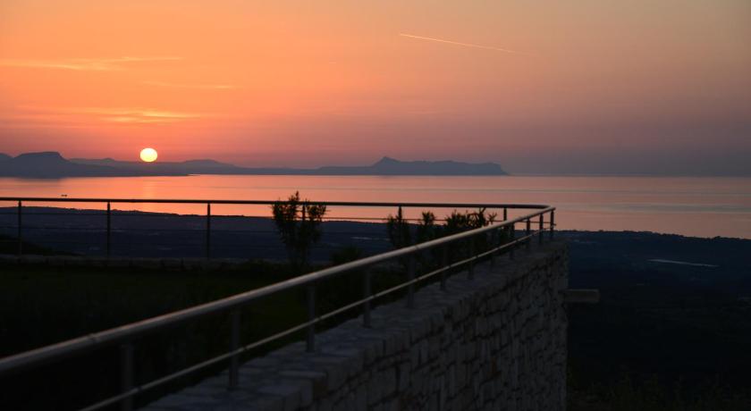Villa Horizon: Privacy Scenic Views & Exterior - image 14