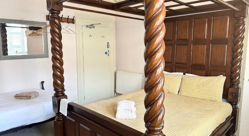 Image of Queen Room 7