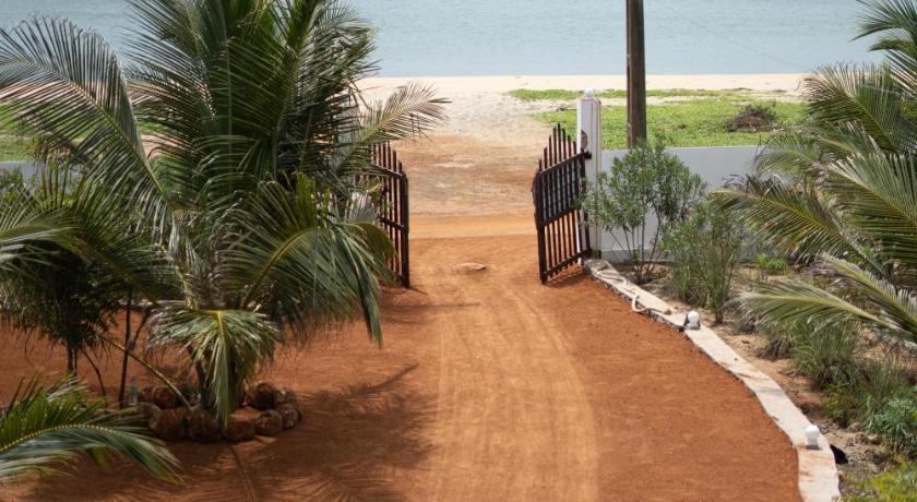 Banyan Beach Cottage SRI LANKA