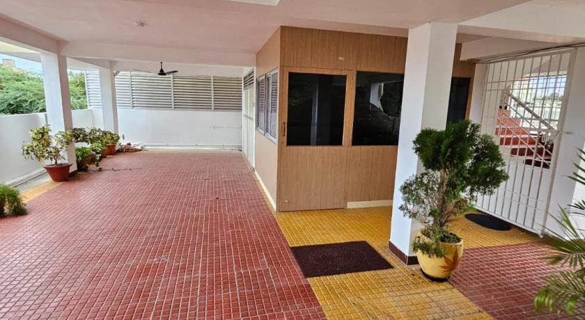 The White House Home Stay - image 12