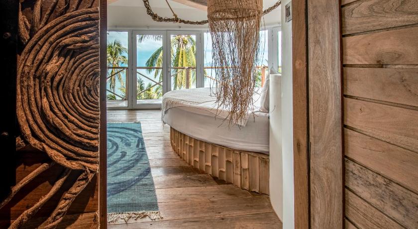 Image of Oceanfront - The Beach Villa with Private Jacuzzi 4