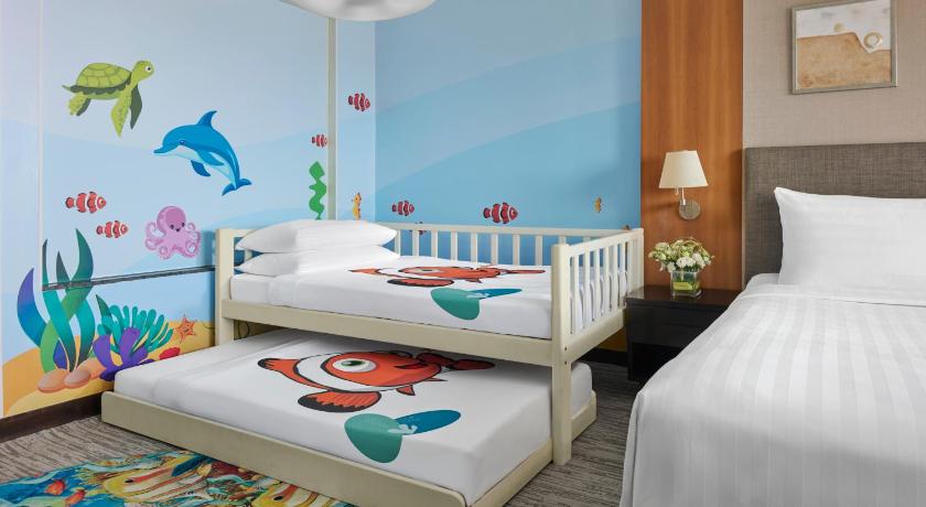 Image of Clown Fish Themed Family Room King 7