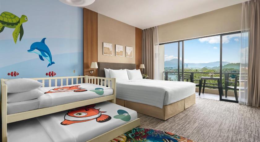 Image of Clown Fish Themed Family Room King 5