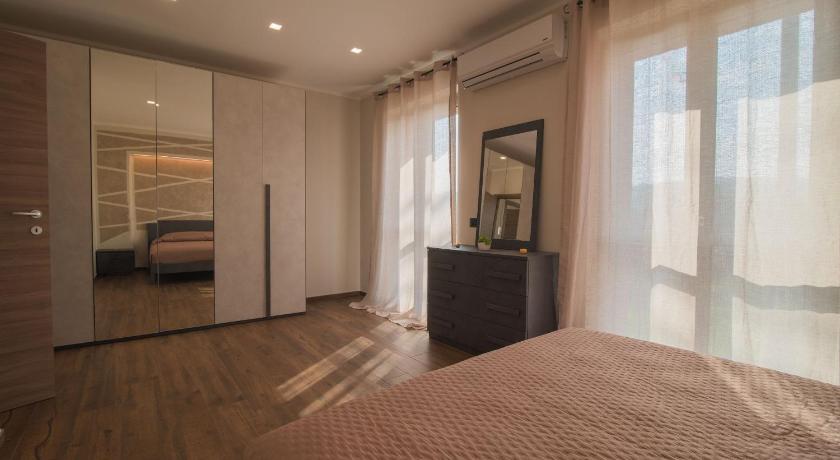 Casa Baratta - L'Acacia - Neive, Borgo storico, Langhe, spa privata, Park EV
