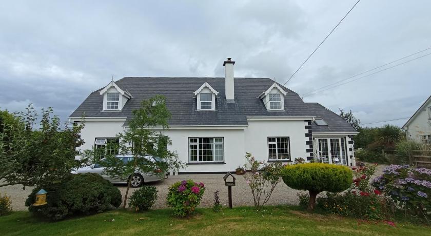 Bottega Guesthouse and Gallery