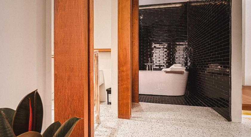 Image of Suite 10