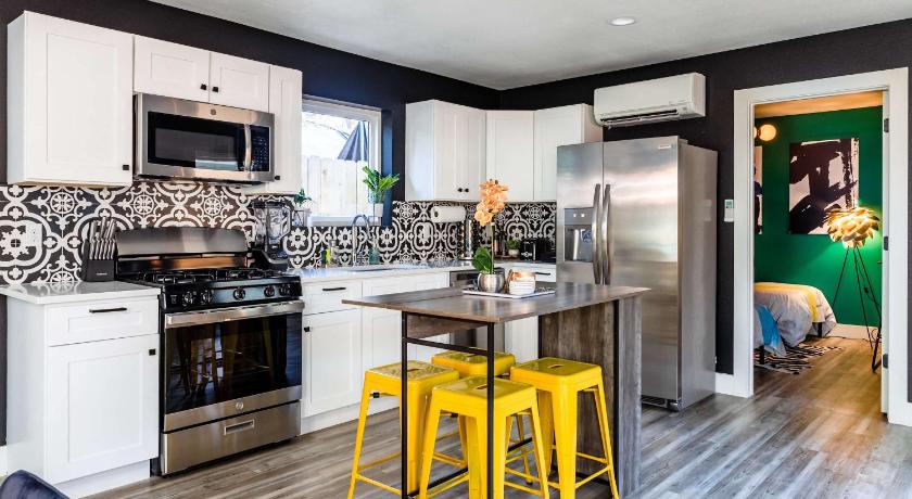 Austin Stunning 3rd St Retreat 4-Min Walk to 6th St 4-Star Accommodation exterior