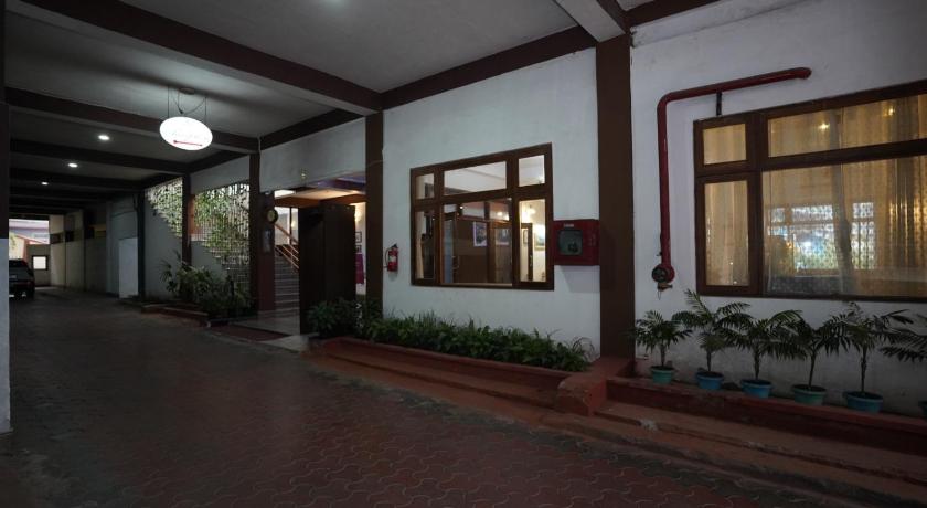 Terrace Valley Hotel - image 20