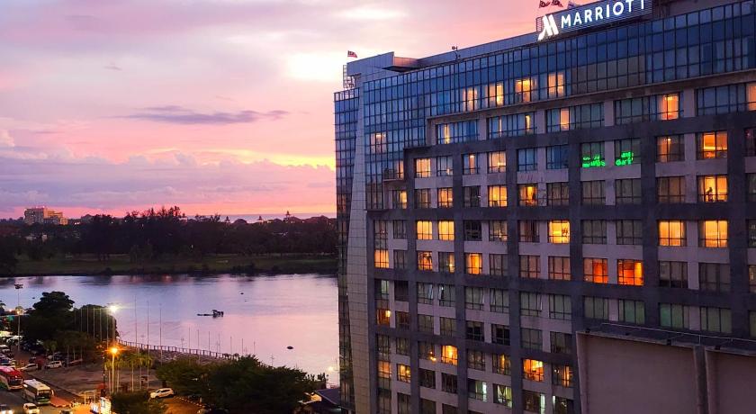 亚庇 Sabah Homestay Marina Court KK 4星级 民宿 泳池