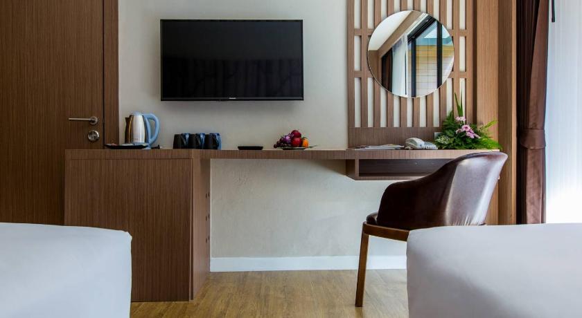 Image of Superior Twin Room 8