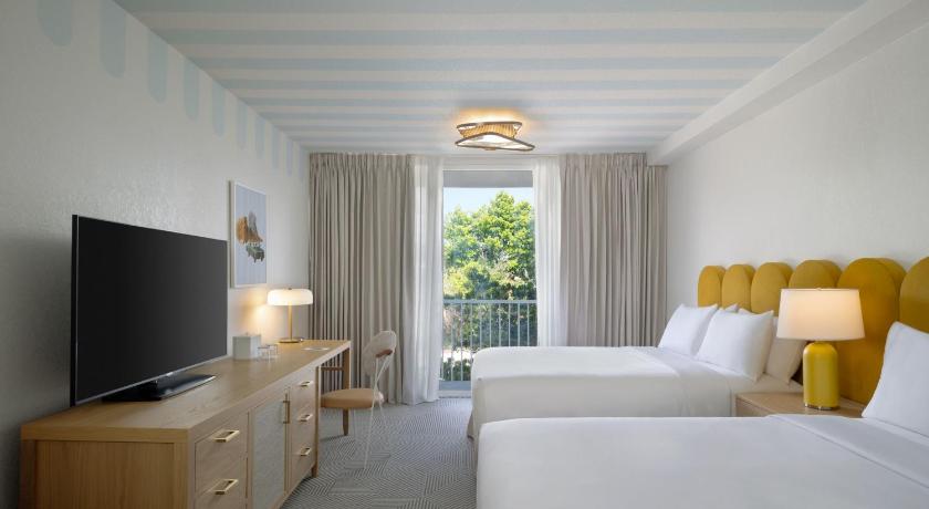 Image of TOWER - Two Queen Beds + Sleeper Chair, Roll-in Shower 3