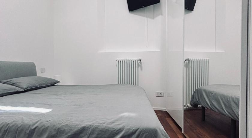 Modena Farini House 4-Star Guesthouse exterior