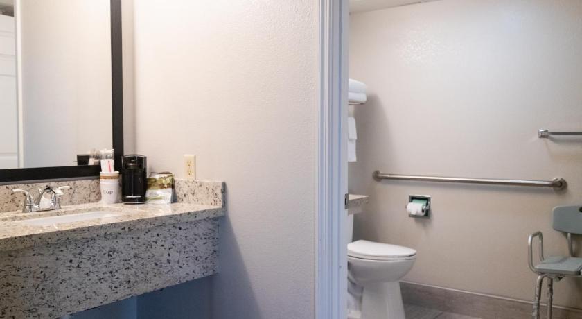 Image of Queen Room with 2 Queen Beds - Disability Access 10
