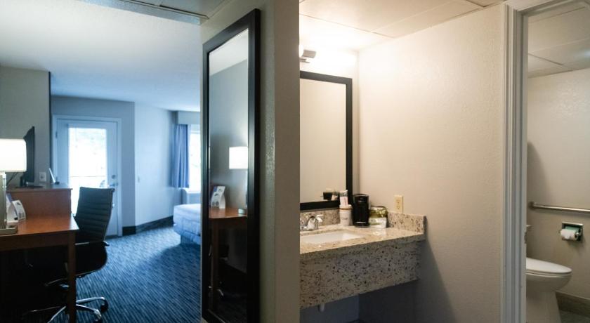 Image of Queen Room with 2 Queen Beds - Disability Access 1