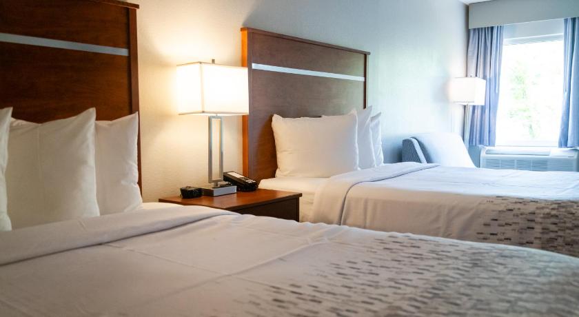 Image of Queen Room with Two Queen Beds w/ fire place & private balcony 7