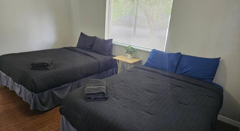 Austin Homey 2BR Home Near Downtown & Airport 3-Star Accommodation pool