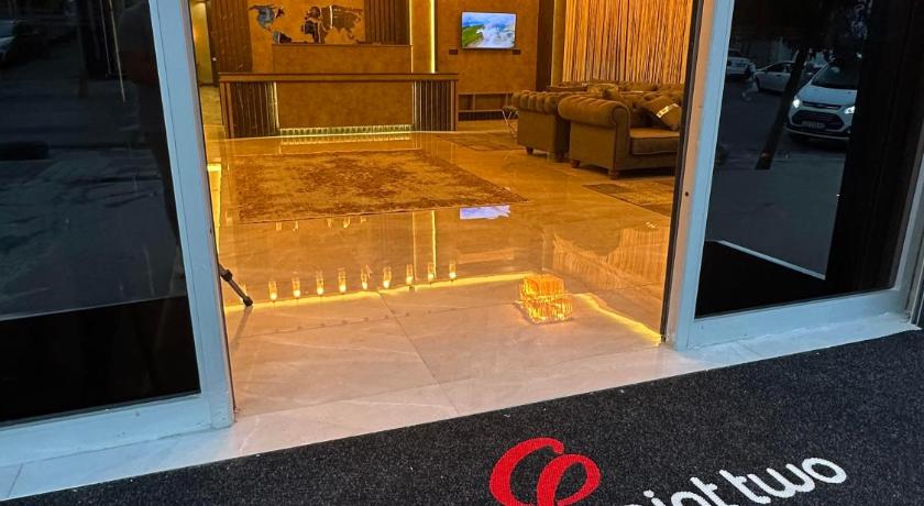 Comfort Point Two Hotel - image 11
