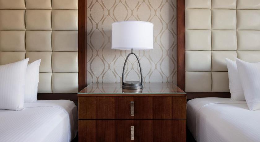 Image of Central Tower Deluxe Room with 2 Double Beds - Non-Smoking 7