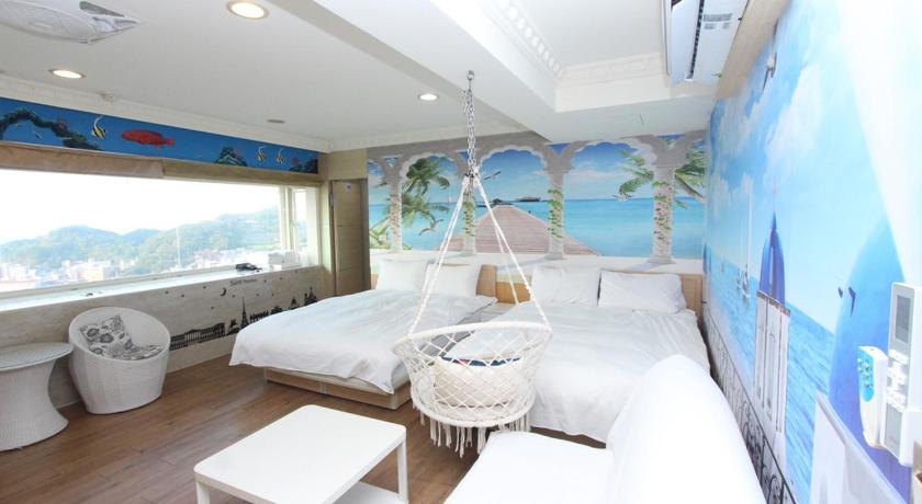 Image of Double Room with Sea View 7