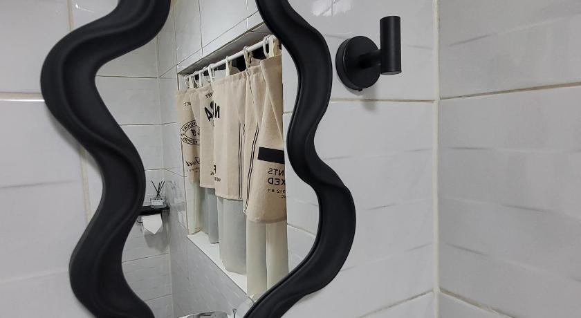 서울 서울 하우스 잠실 (SeoulhouseJamsil,풀옵션,신규오픈,3룸,2화장실,넓은거실,4인쇼파,8인식탁,잠실,롯데월) 3성급 싱글룸 객실