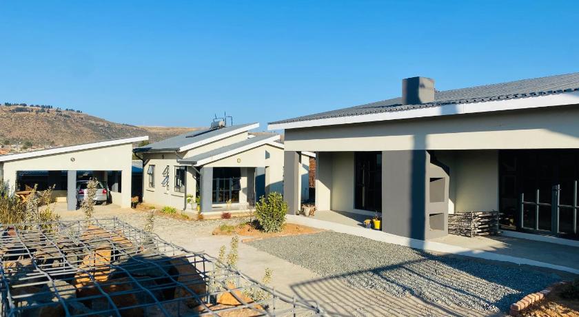 Pule's Home & Studio Apartments