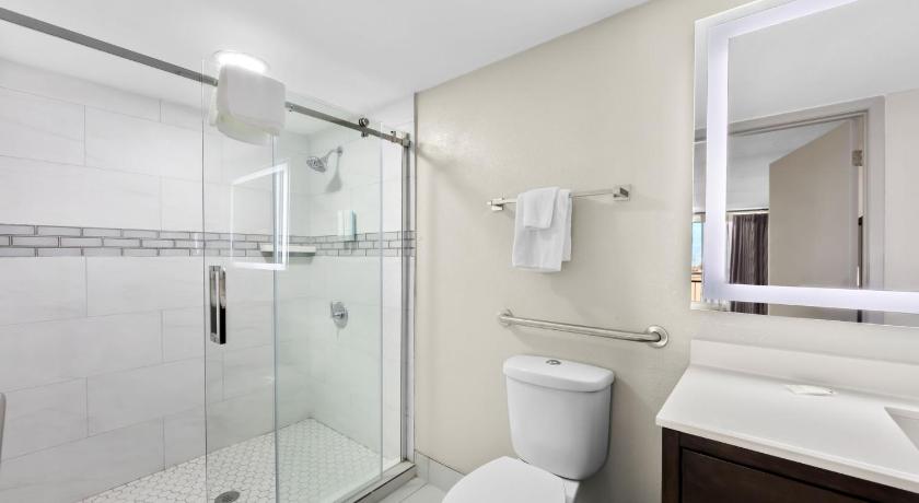 Image of King Room - Non-Smoking 2