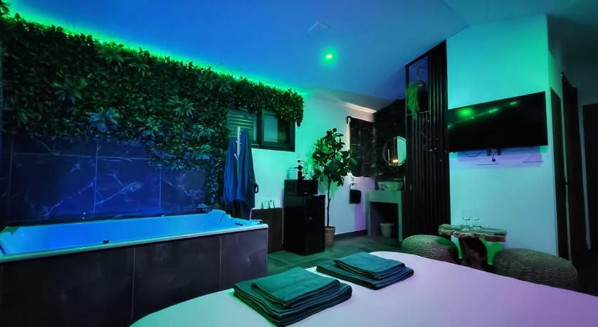 Berre-l'Étang La Jungle Room 2-Star Hotel amenity