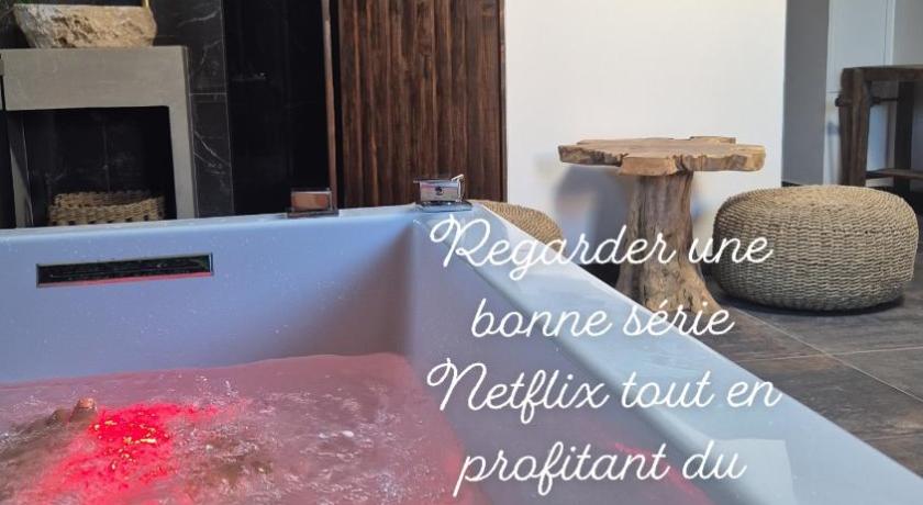 Berre-l'Étang La Jungle Room 2-Star Hotel exterior